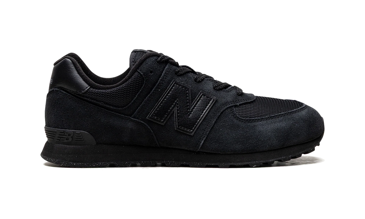 Overkicks - New Balance 574 Core Triple Black (GS) (GC574EVE) - imagen 6