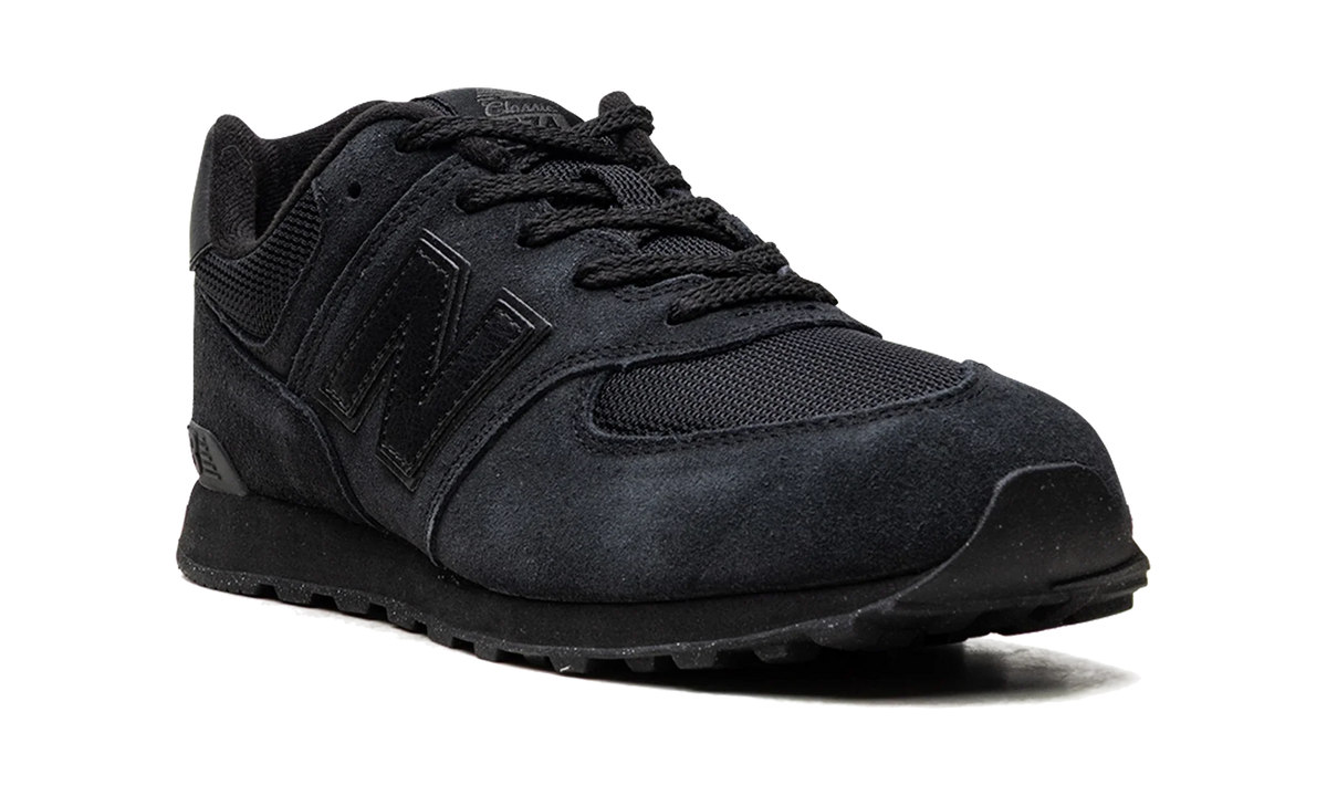 Overkicks - New Balance 574 Core Triple Black (GS) (GC574EVE) - imagen 7
