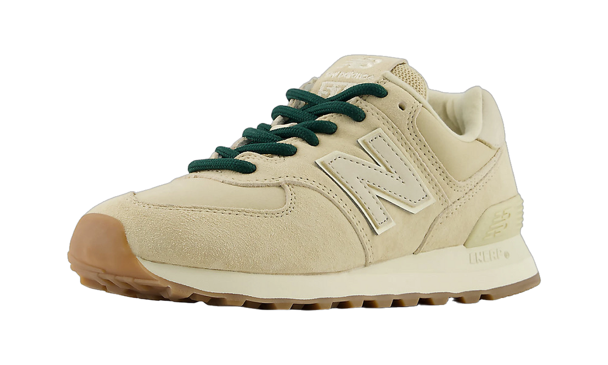 Overkicks - New Balance 574 Sandstone (Womens) (W57480T) - vista trasera