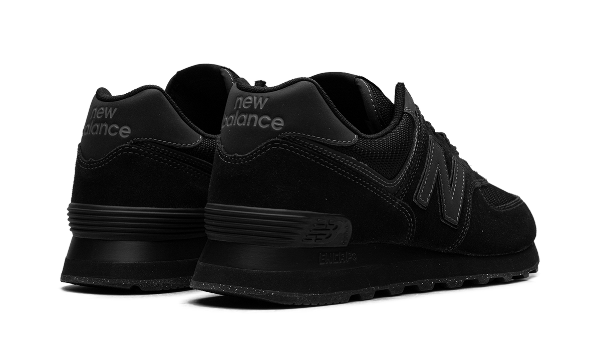 Overkicks - New Balance 574 Triple Black (ML574EVE) - par completo