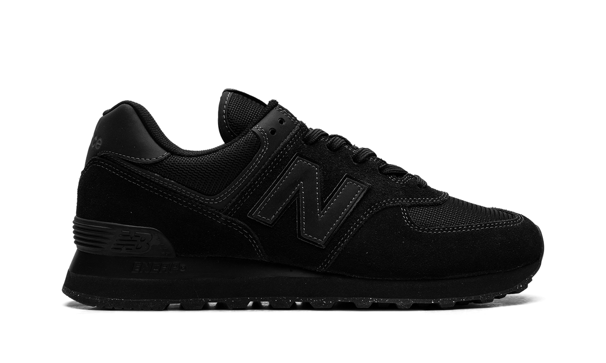 Overkicks - New Balance 574 Triple Black (ML574EVE) - detalle talón