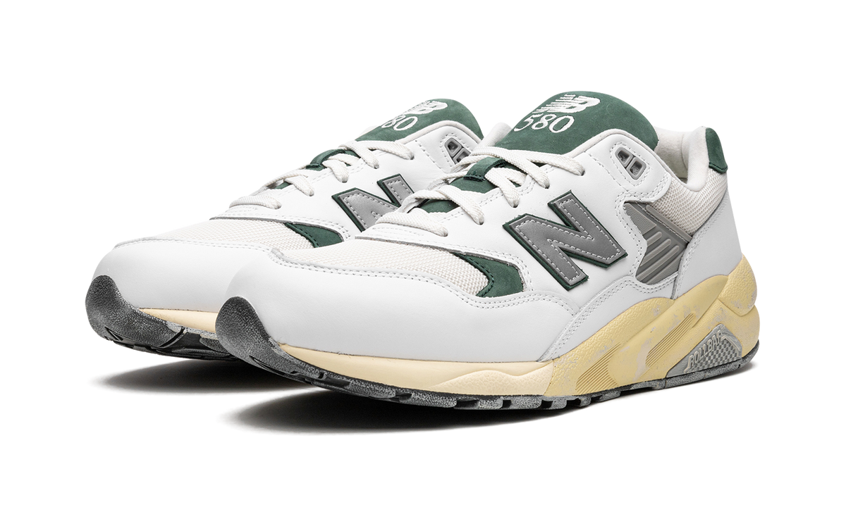 Overkicks - New Balance 580 White Nightwatch Green (MT580RCA) - vista trasera
