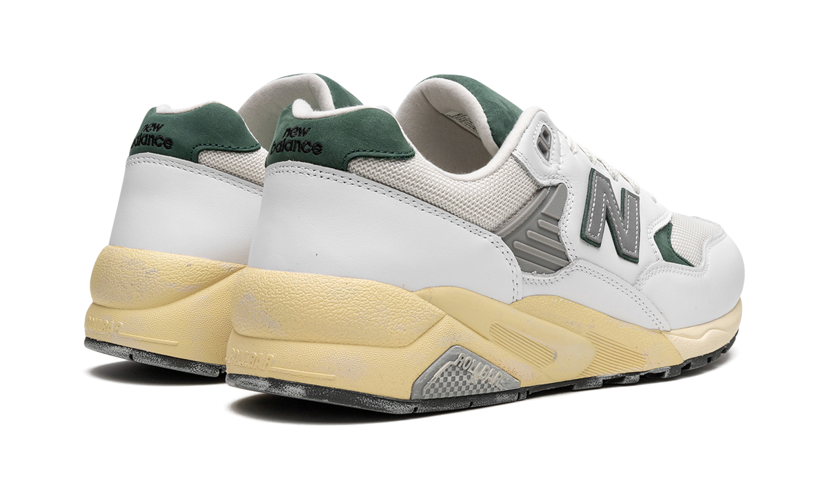 Overkicks - New Balance 580 White Nightwatch Green (MT580RCA) - par completo