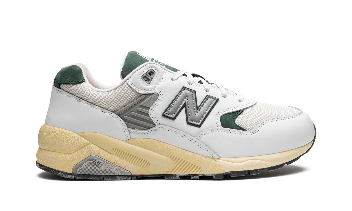 Overkicks - New Balance 580 White Nightwatch Green (MT580RCA) - detalle talón