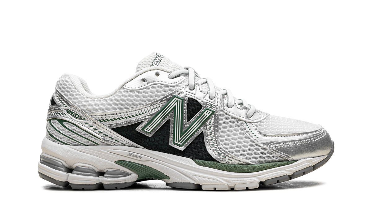 Overkicks - New Balance 860 V2 Mallard Green (ML860GP2) - detalle talón