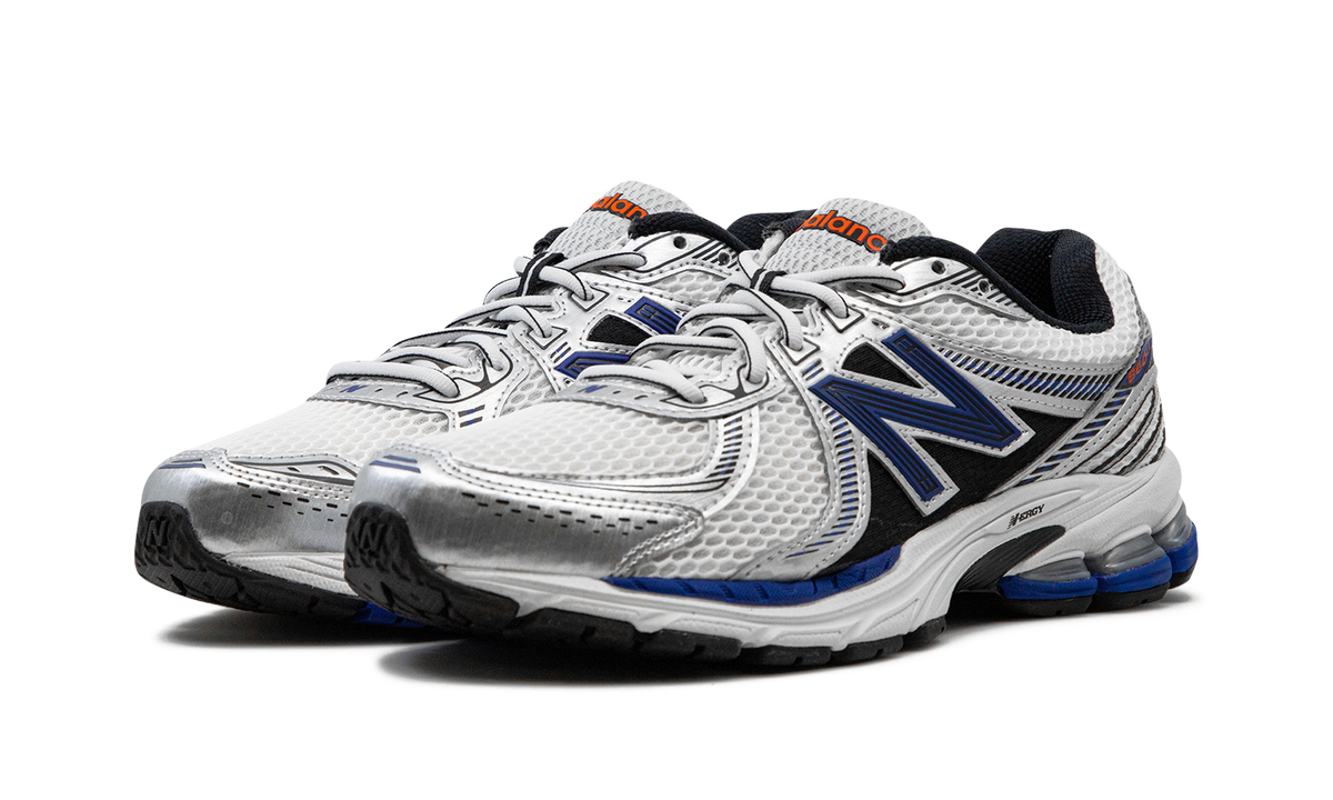 Overkicks - New Balance 860v2 White Team Royal Silver (ML860XB) - vista trasera