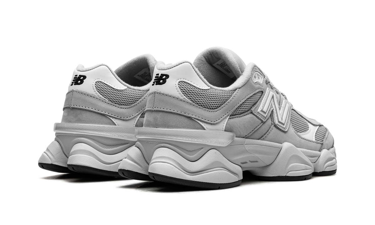 Overkicks - New Balance 9060 Light Grey Silver Metallic (U9060JRG) - par completo
