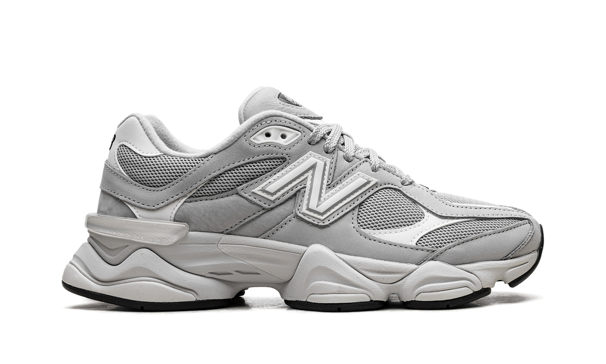 Overkicks - New Balance 9060 Light Grey Silver Metallic (U9060JRG) - detalle talón