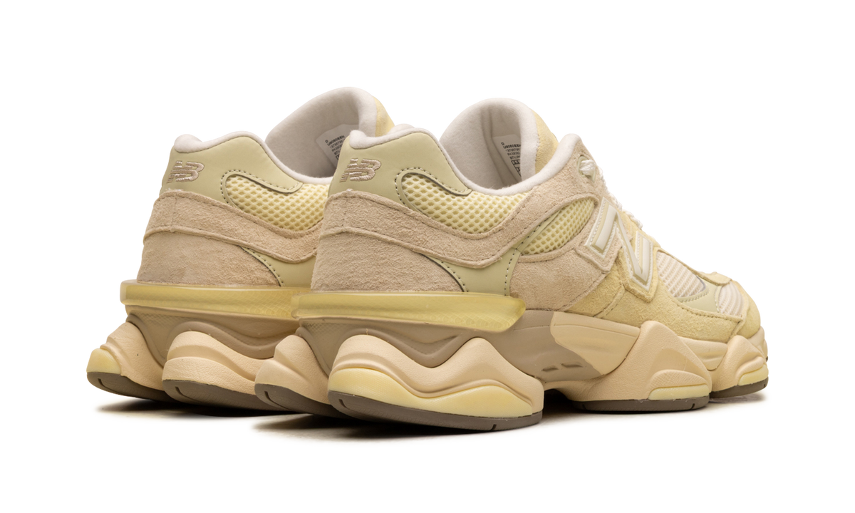 Overkicks - New Balance 9060 Parchement (U9060EEN) - par completo