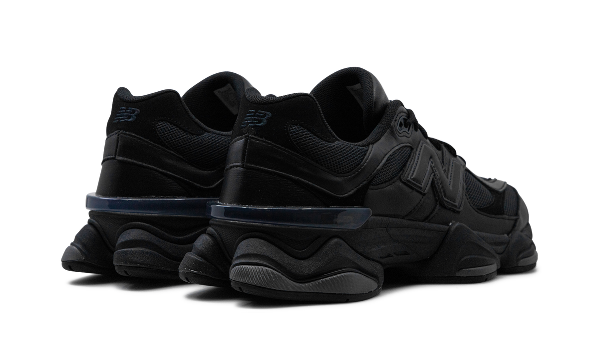 Overkicks - New Balance 9060 Triple Black Leather (U9060NRI) - par completo