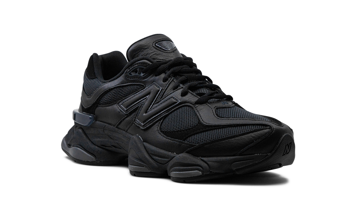 Overkicks - New Balance 9060 Triple Black Leather (U9060NRI) - detalle upper