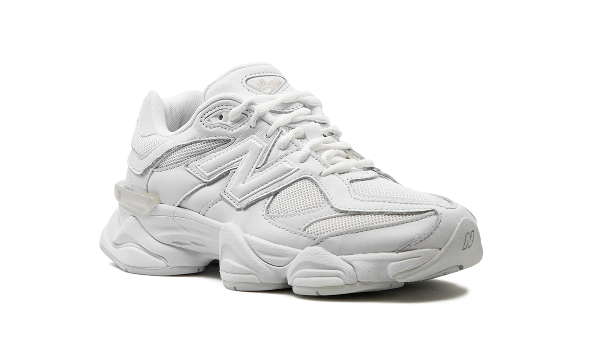 Overkicks - New Balance 9060 Triple White (U9060NRJ) - detalle upper
