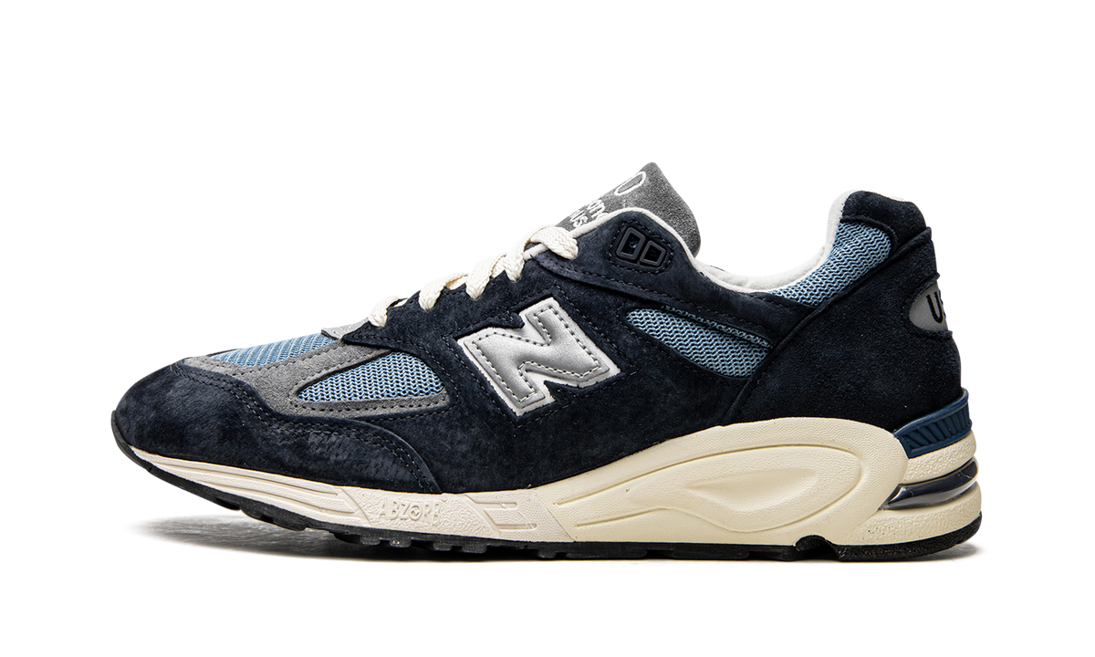 Overkicks - New Balance 990v2 MiUSA Teddy Santis Navy Castlerock (M990TB2) - vista lateral