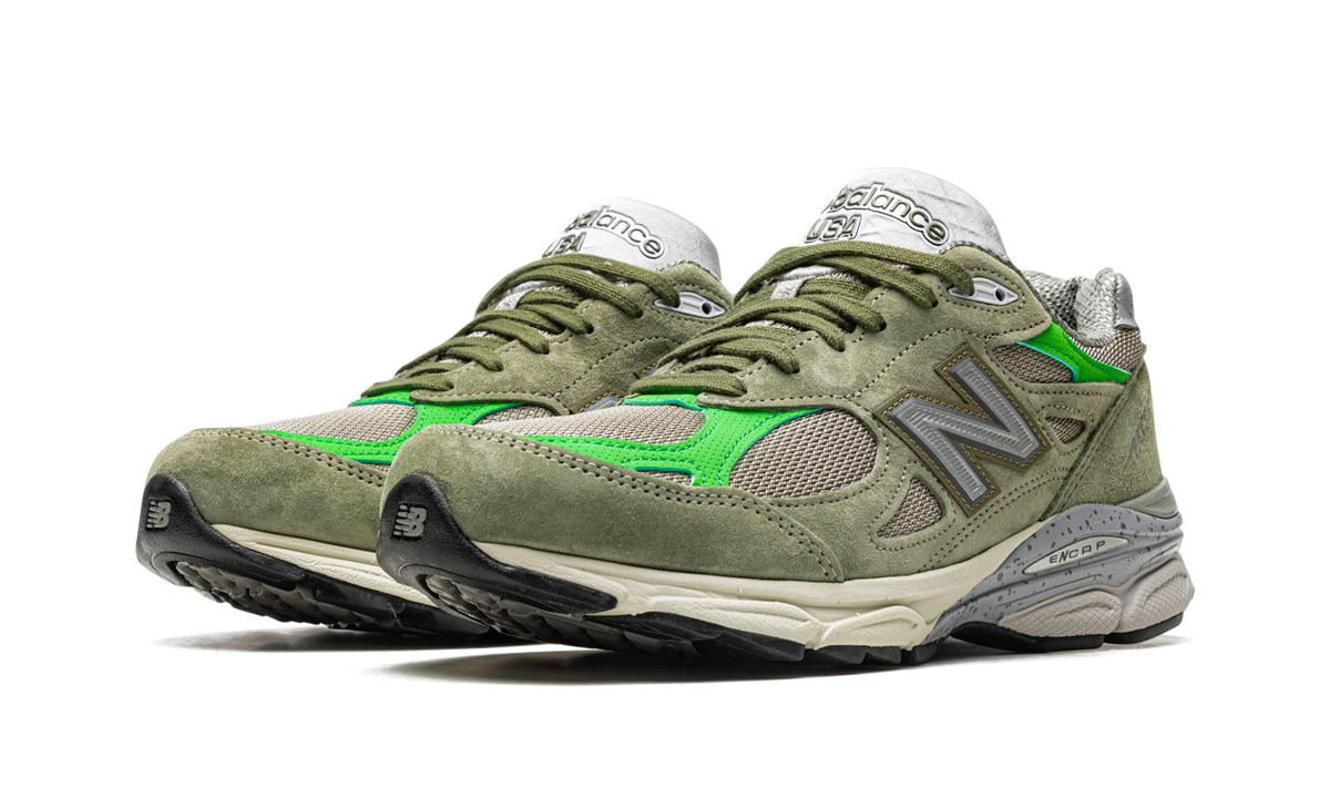 Overkicks - New Balance 990v3 MiUSA Patta Keep Your Family Close (M990PP3) - vista trasera