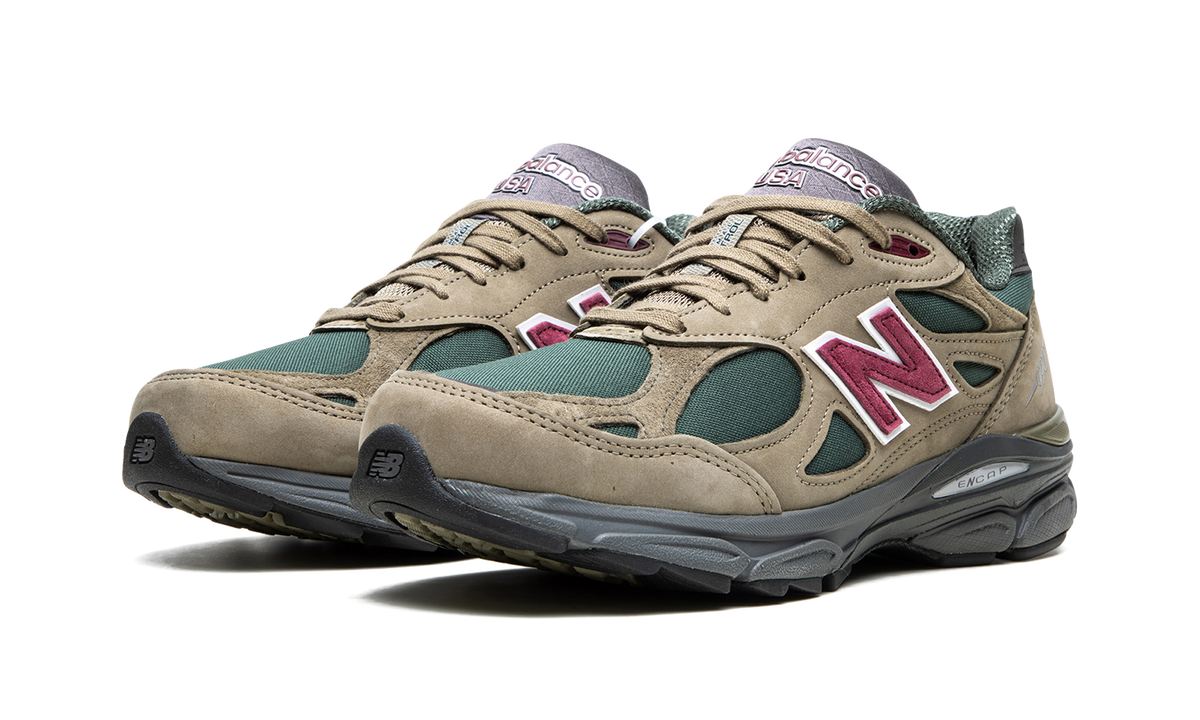 Overkicks - New Balance 990v3 MiUSA Teddy Santis Green Purple (M990GP3) - vista trasera