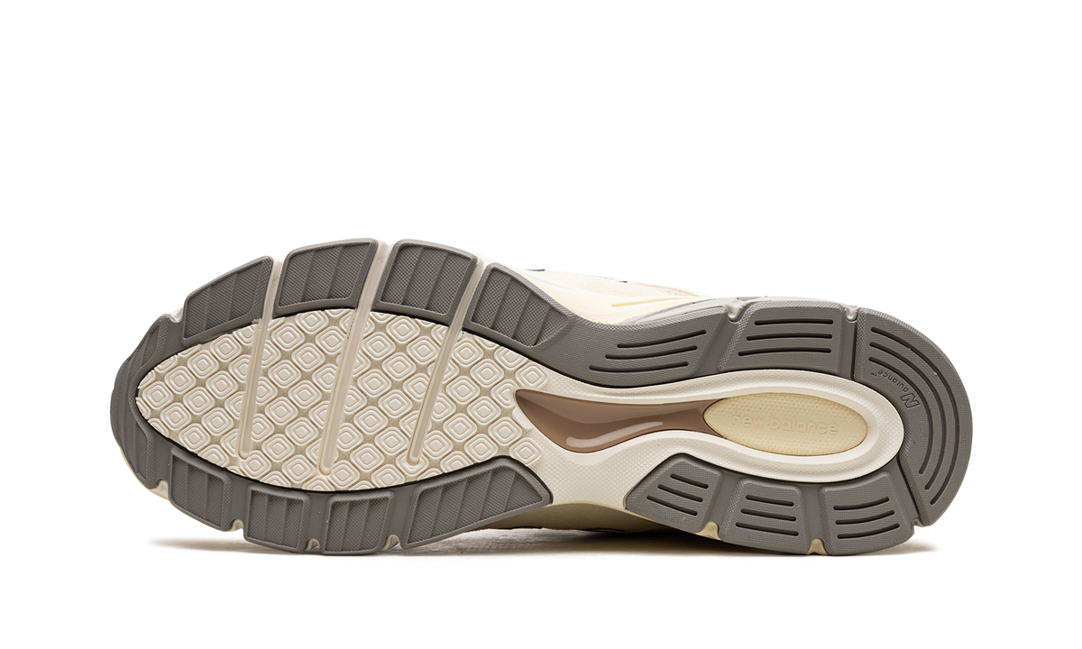 Overkicks - New Balance 990v4 MiUSA Limestone (U990TE4) - detalle talón