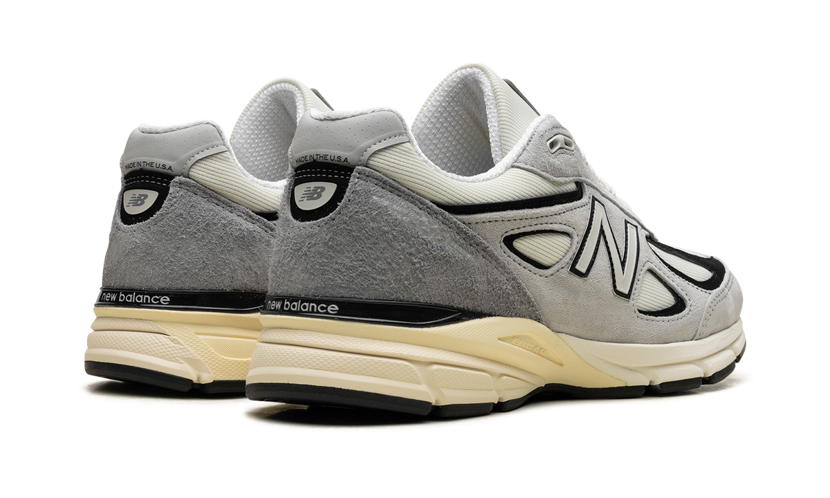 Overkicks - New Balance 990v4 MiUSA Teddy Santis Grey Black Cream (U990TG4) - par completo
