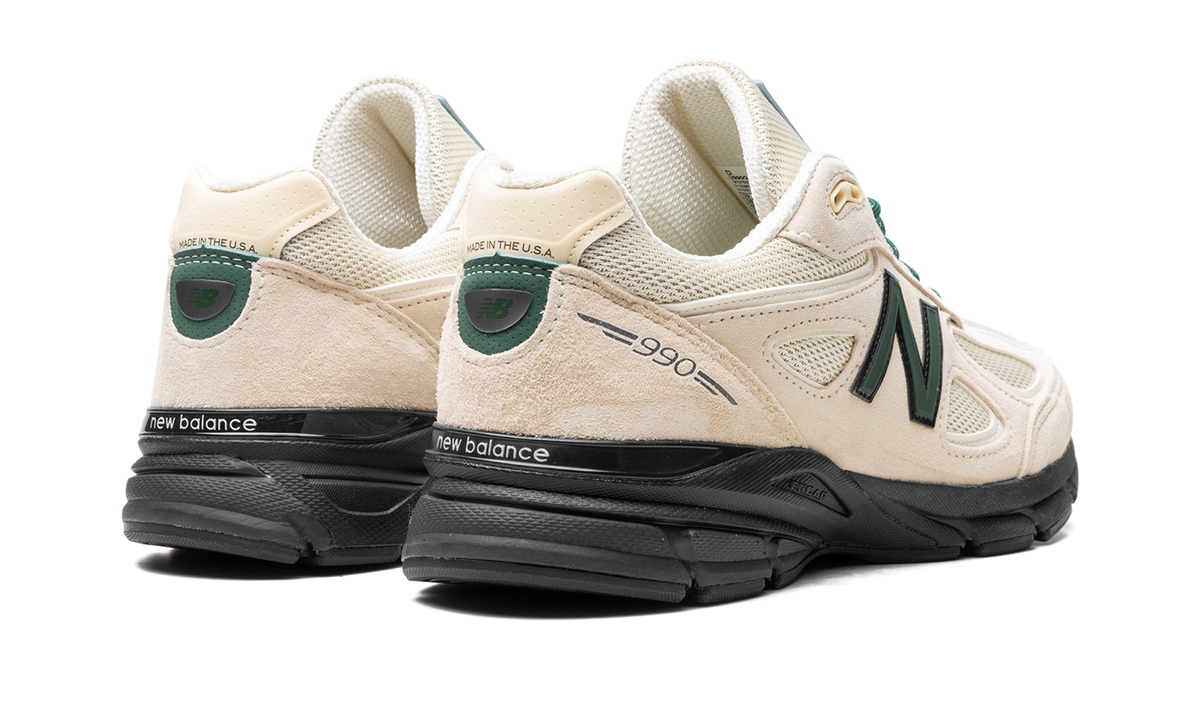Overkicks - New Balance 990v4 MiUSA Teddy Santis Macadamia Nut (U990GB4) - par completo
