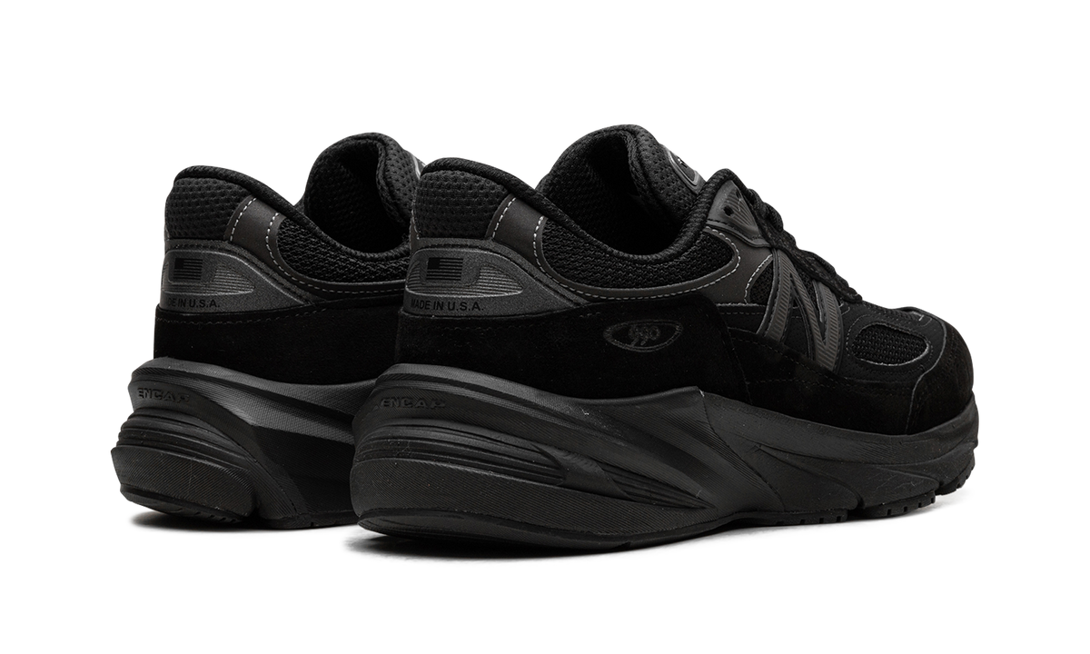 Overkicks - New Balance 990v6 Triple Black (U990BB6) - par completo