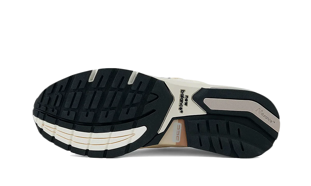 Overkicks - New Balance 992 MiUSA Calcium (U992MC) - par completo