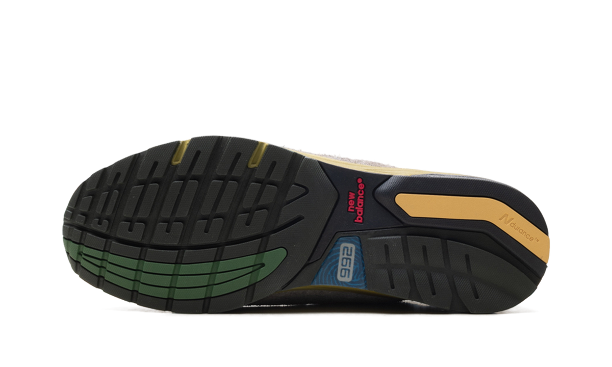 Overkicks - New Balance 992 MiUSA Salehe Bembury Calm Be The Crater (U992SB) - vista superior