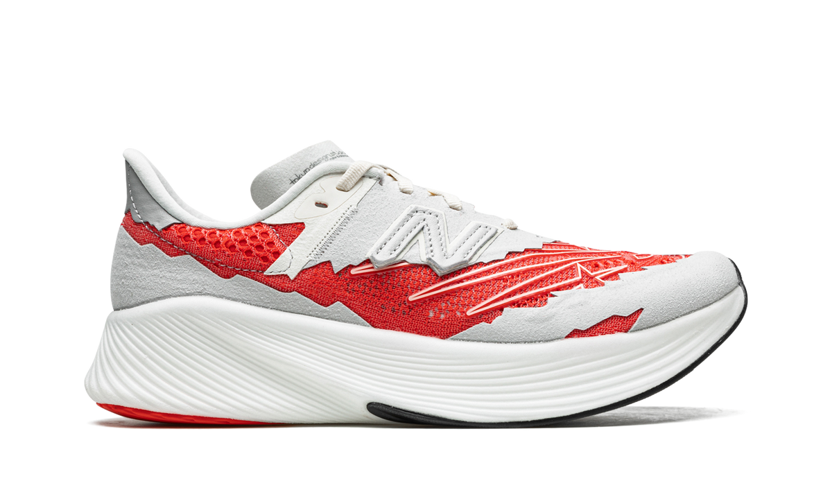 Overkicks - New Balance FuelCell RC Elite v2 SI Stone Island TDS Red (MSRCELST) - detalle talón
