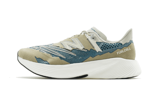 Overkicks - New Balance FuelCell RC Elite v2 Tokyo Design Studio Grey Vetiver (MSRCELTO) - vista lateral