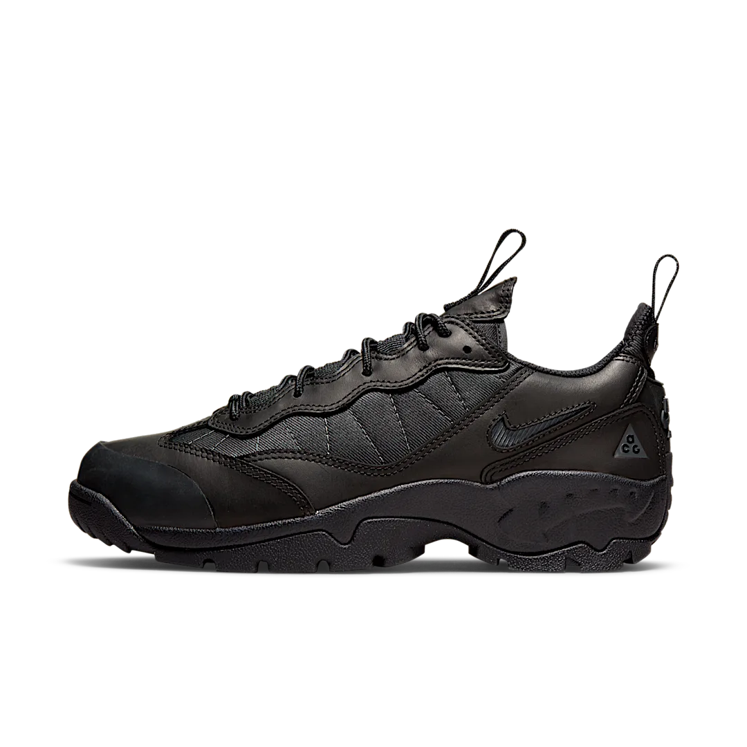 Overkicks - Nike ACG Air Mada Low Triple Black (DM3004-002) - vista lateral