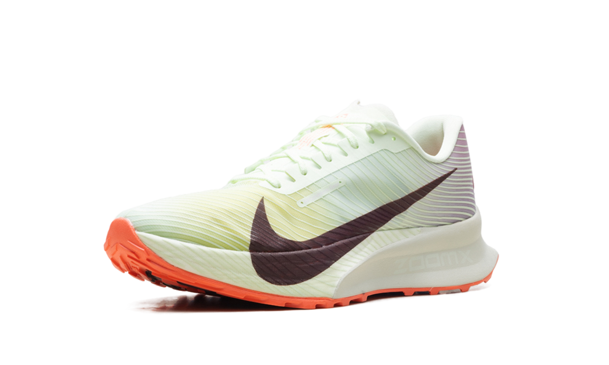 Overkicks - Nike ACG Ultrafly Trail Volt Tint Burgundy Ash (HF5668-700) - detalle suela