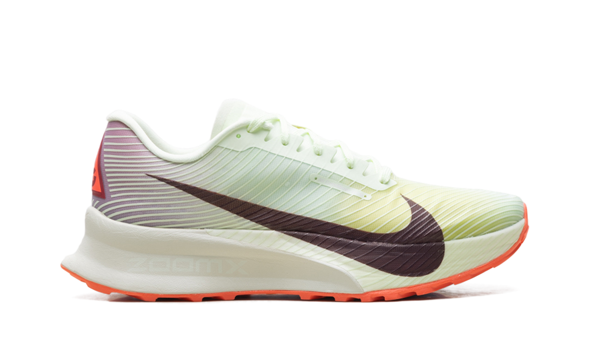Overkicks - Nike ACG Ultrafly Trail Volt Tint Burgundy Ash (HF5668-700) - detalle talon