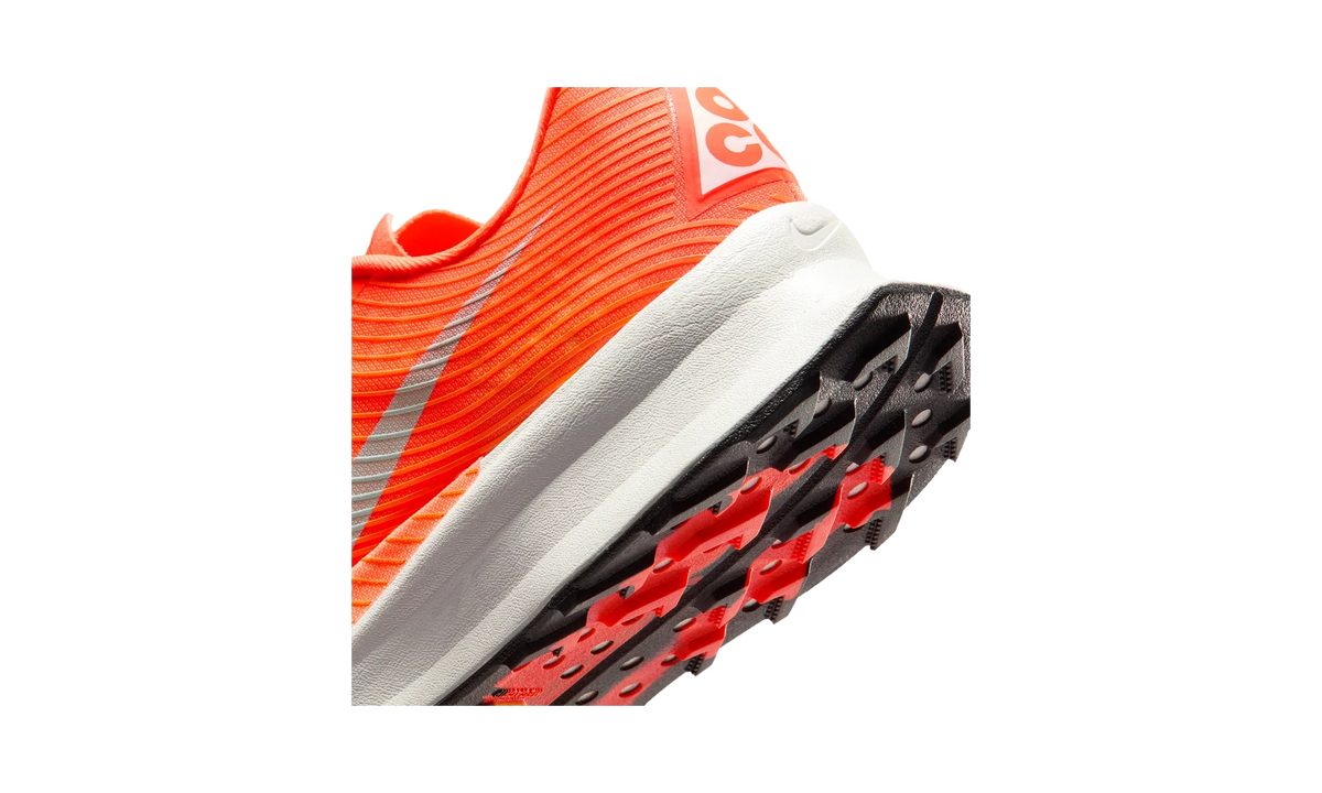 Overkicks - Nike ACG ZoomX Ultrafly Trail Hyper Crimson Total Orange (HF5668-801) - detalle