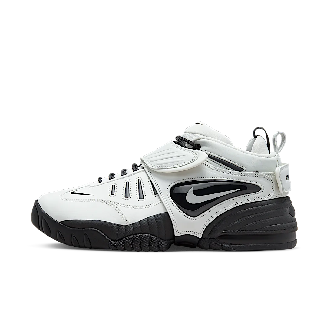 Overkicks - Nike Air Adjust Force AMBUSH Summit White Black (DM8465-100) - vista lateral