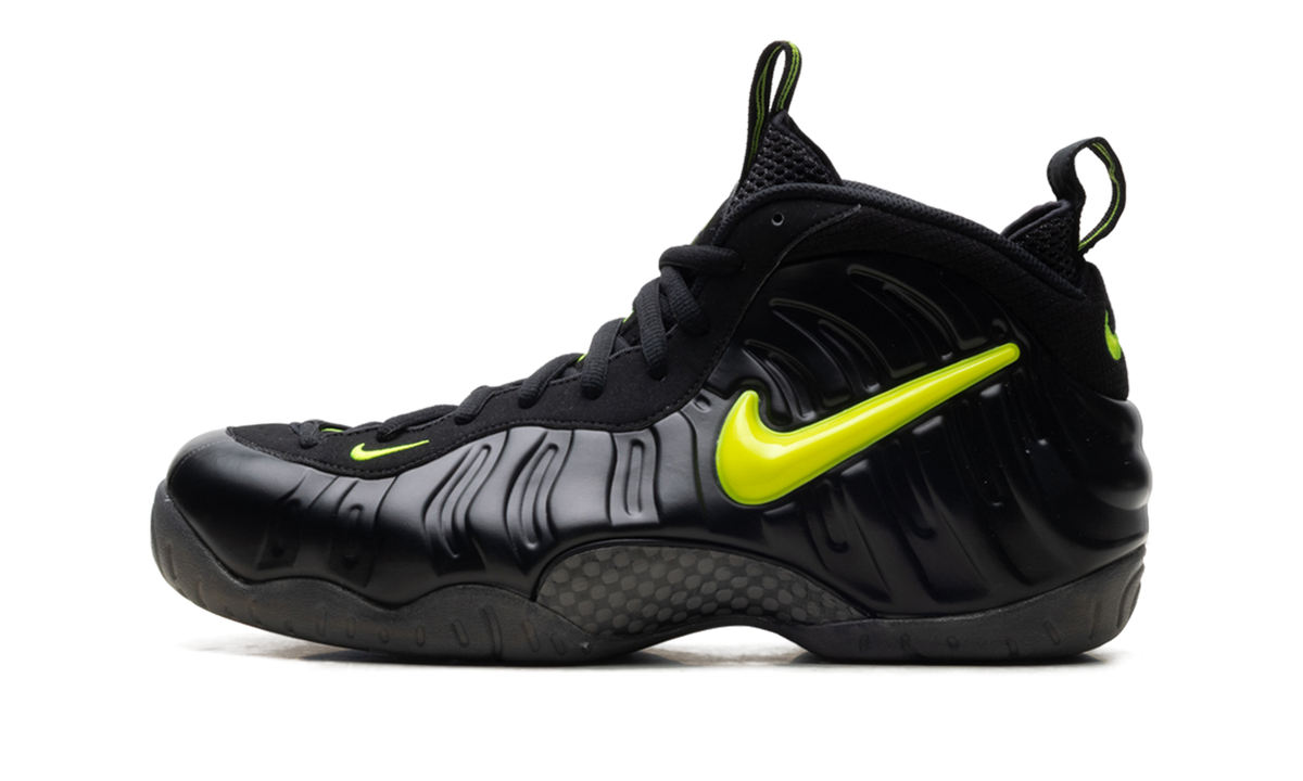 Overkicks - Nike Air Foamposite Pro Black Voltage Yellow (HF0794-002) - vista lateral