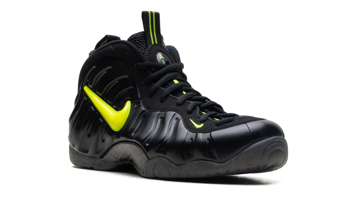 Overkicks - Nike Air Foamposite Pro Black Voltage Yellow (HF0794-002) - detalle talón