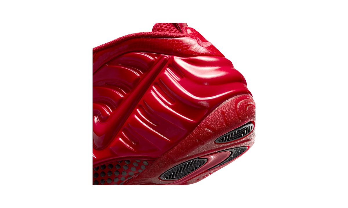 Overkicks - Nike Air Foamposite Pro Red October 2026 (HF0794-600) - detalle upper