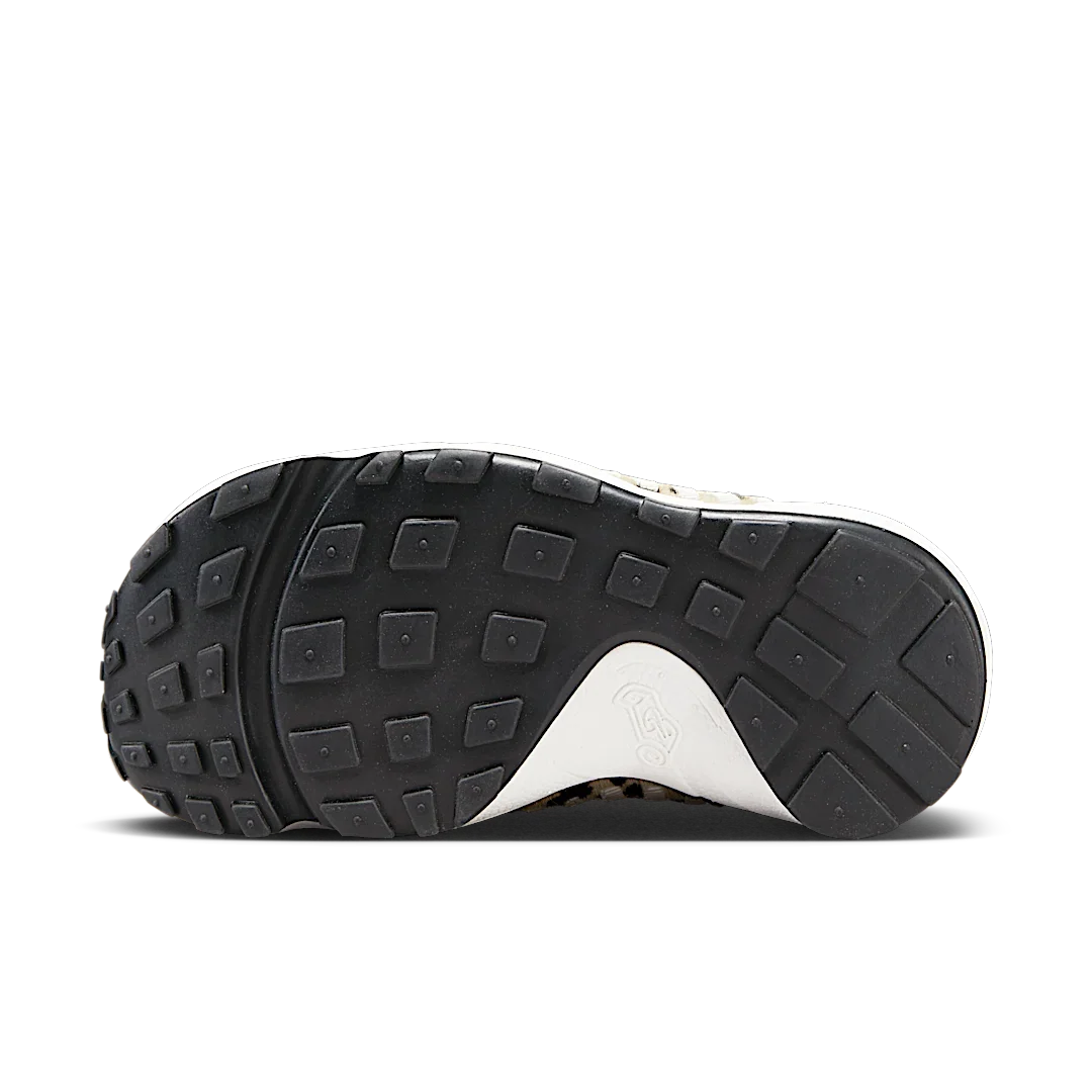 Overkicks - Nike Air Footscape Woven PRM White Cow Print (Womens) (FB1959-102) - detalle suela