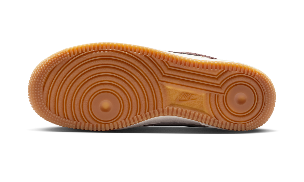 Overkicks - Nike Air Force 1 07 Field Brown Gum Medium Brown Sail (IO0442-200) - par completo