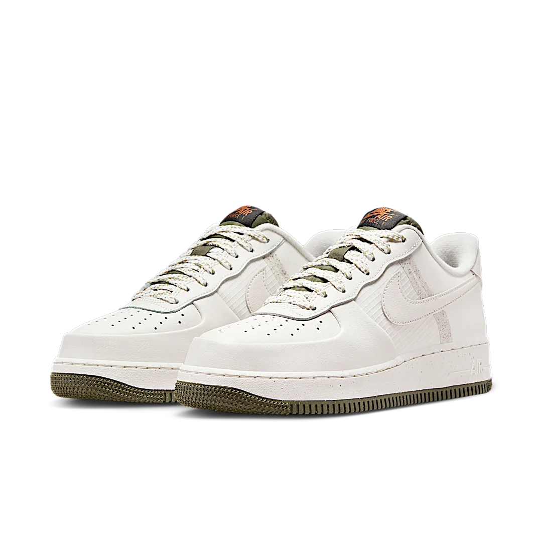 Overkicks - Nike Air Force 1 07 LV8 Cargo Khaki Dark Russet (FB8877-001) - vista trasera