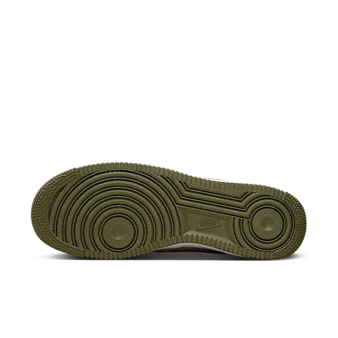 Overkicks - Nike Air Force 1 07 LV8 Cargo Khaki Dark Russet (FB8877-001) - detalle suela