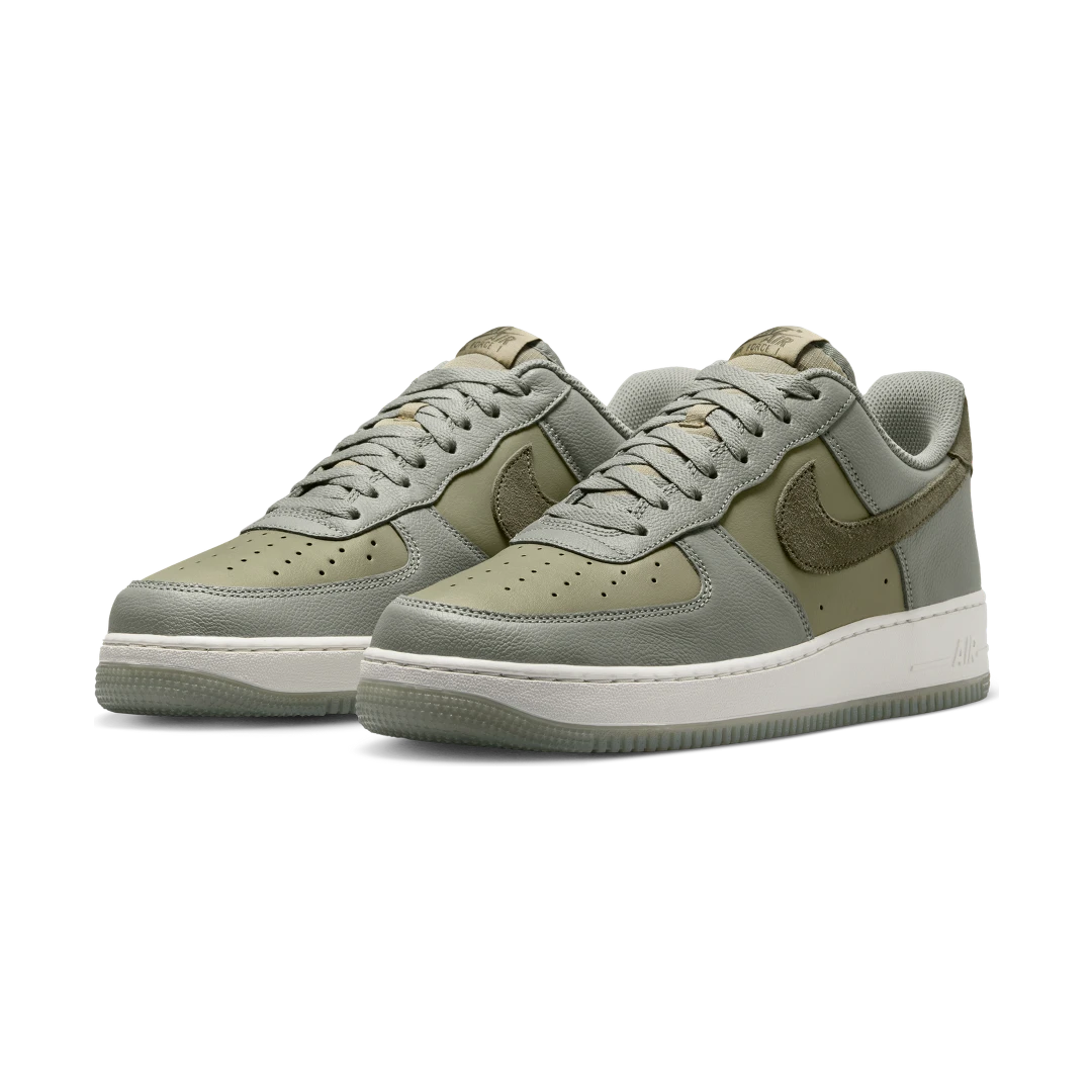 Overkicks - Nike Air Force 1 07 LV8 Dark Stucco Neutral Olive (FJ4170-002) - vista trasera