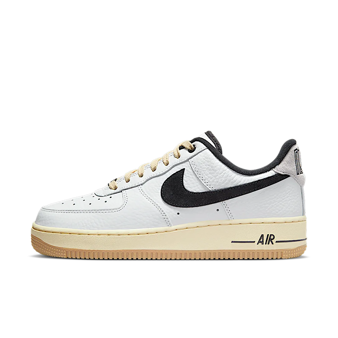 Overkicks - Nike Air Force 1 07 LX Low Command Force Summit White Black (DR0148-101) - vista lateral