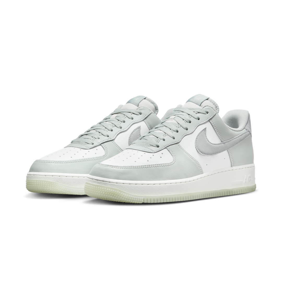 Overkicks - Nike Air Force 1 07 Light Silver Pumice (FJ4170-003) - vista trasera
