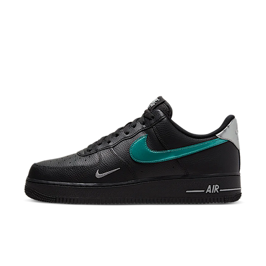 Overkicks - Nike Air Force 1 07 Low Black Blue Lightning (FD0654-001) - vista lateral