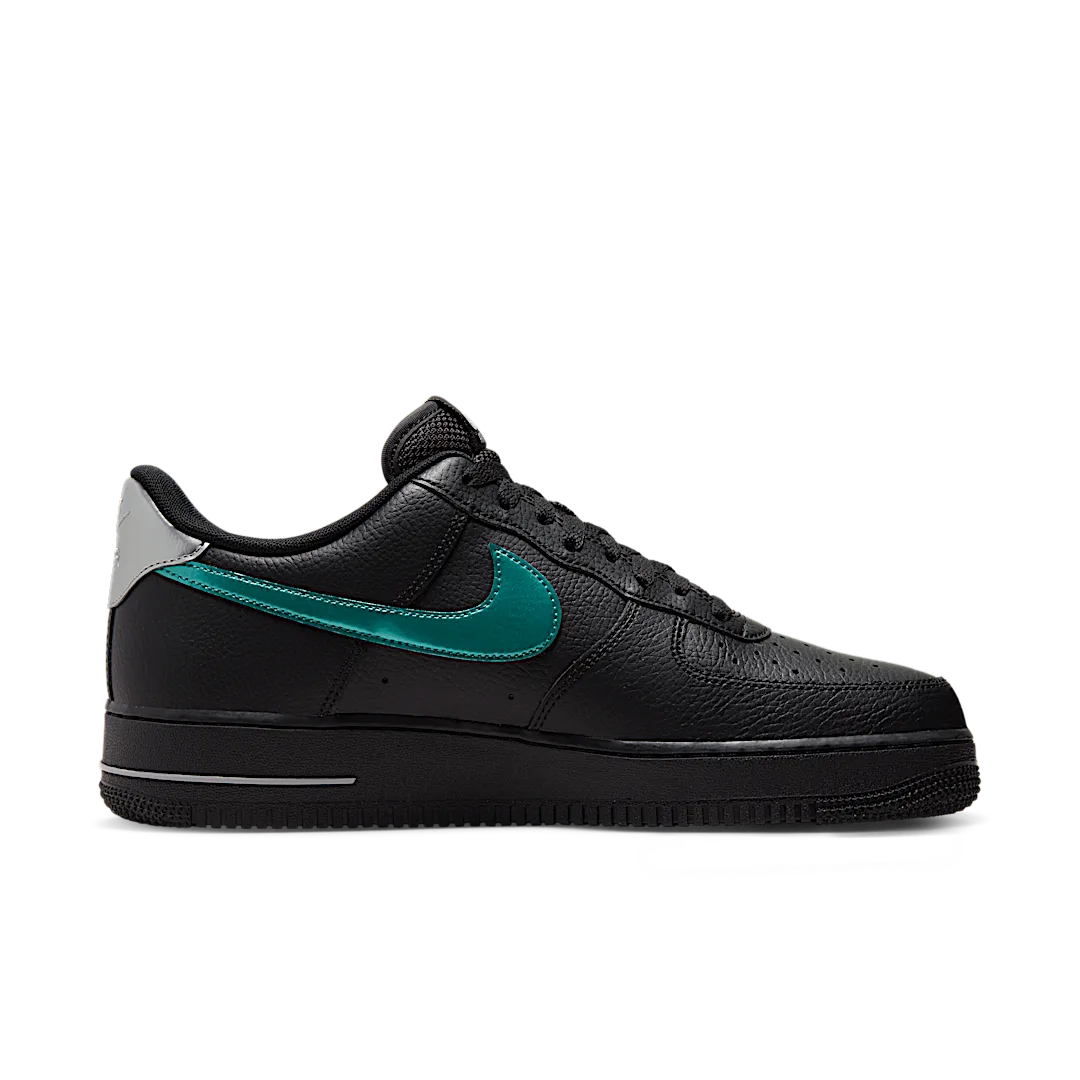 Overkicks - Nike Air Force 1 07 Low Black Blue Lightning (FD0654-001) - par completo