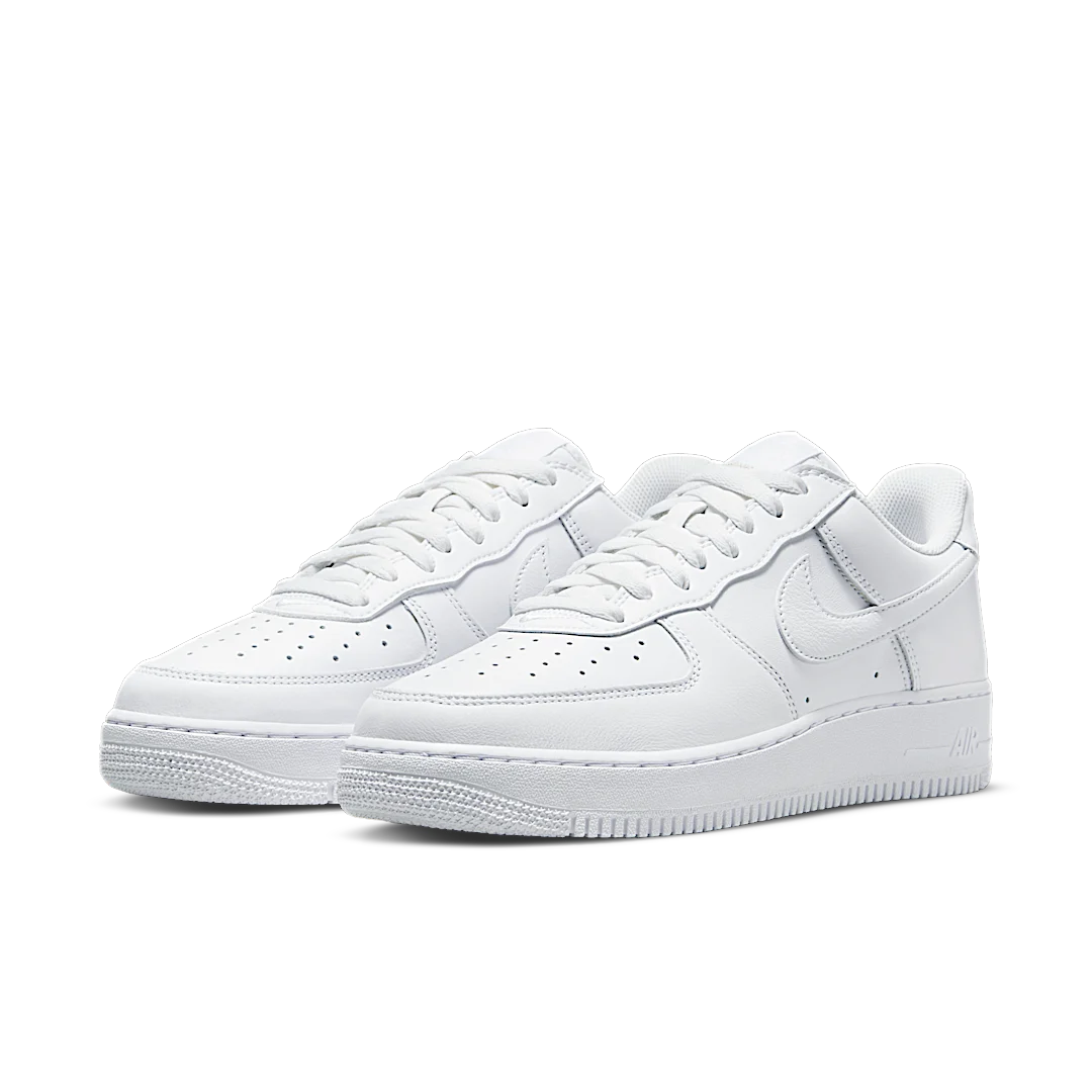 Overkicks - Nike Air Force 1 07 Low Color of the Month Triple White (DJ3911-100) - vista trasera