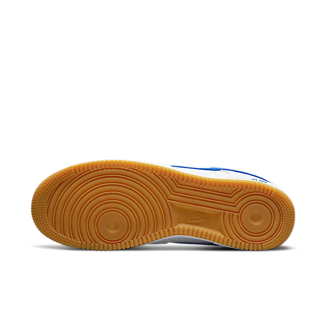 Overkicks - Nike Air Force 1 07 Low Color of the Month Varsity Royal Gum (DJ3911-101) - detalle suela