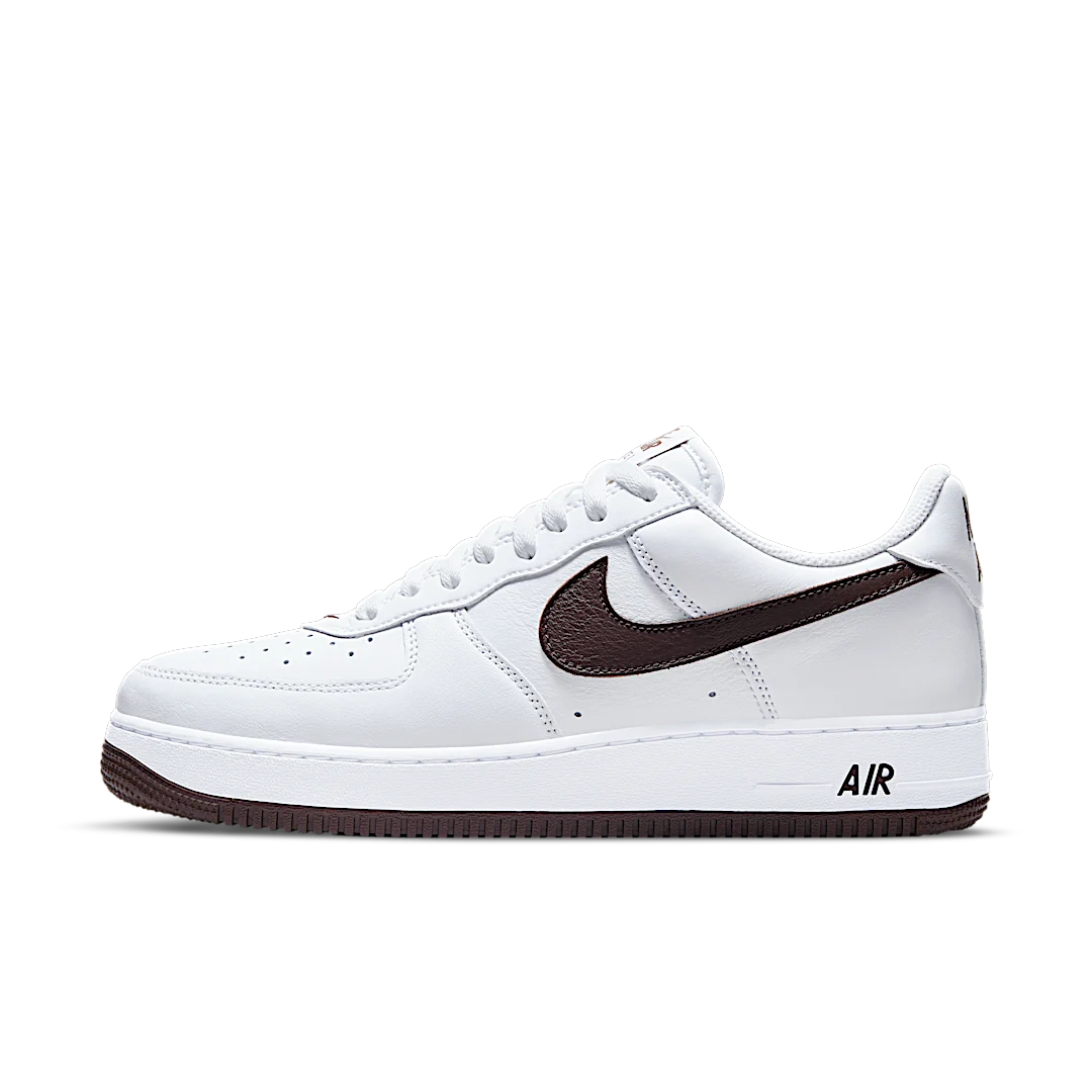 Overkicks - Nike Air Force 1 07 Low Color of the Month White Chocolate (2022) (DM0576-100) - vista lateral
