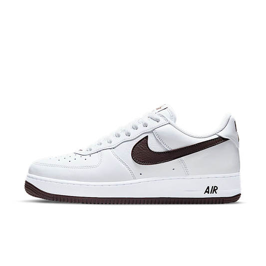 Overkicks - Nike Air Force 1 07 Low Color of the Month White Chocolate (2022) (DM0576-100) - vista lateral