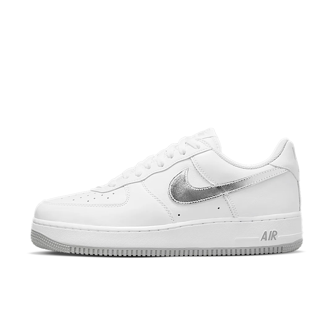 Overkicks - Nike Air Force 1 07 Low Color of the Month White Metallic Silver (DZ6755-100) - vista lateral