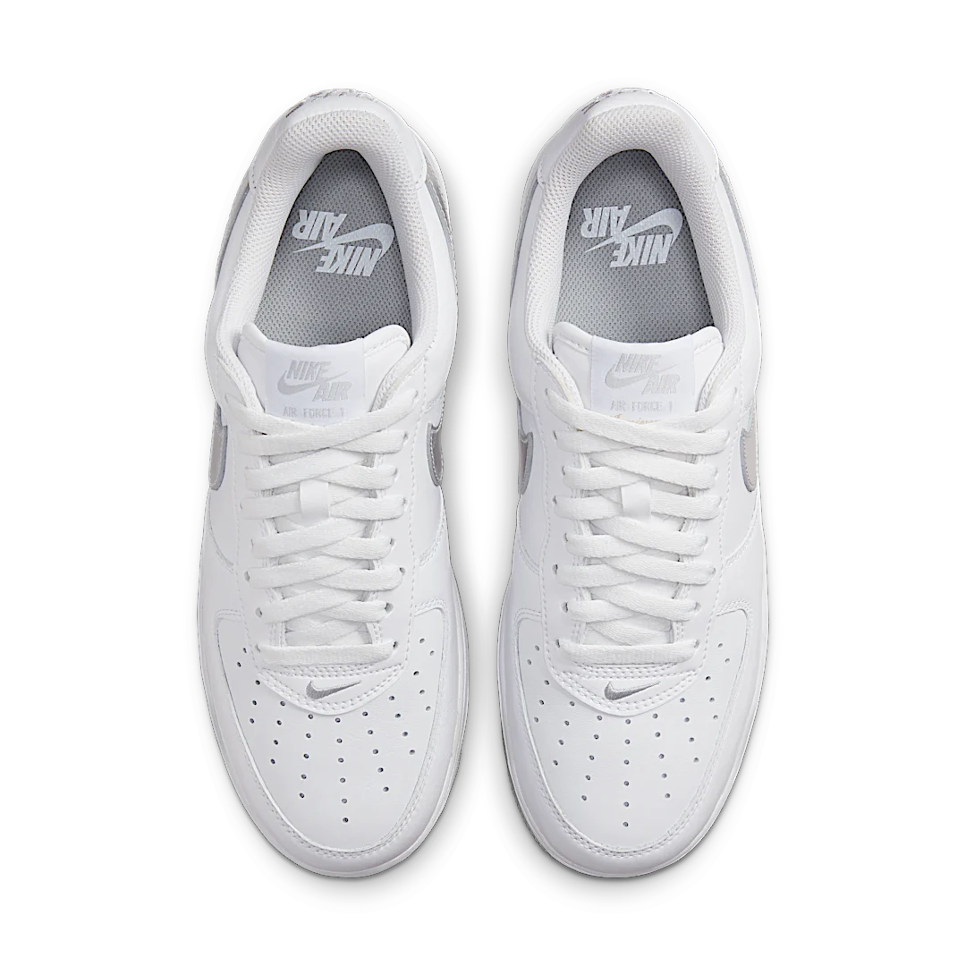 Overkicks - Nike Air Force 1 07 Low Color of the Month White Metallic Silver (DZ6755-100) - par completo